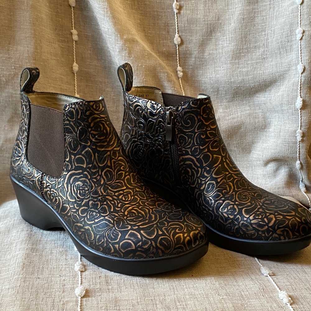 Alegria Leather Brown & Bronze Eve Chelsea Rose Bouquet comfy Ankle Boots sz 8